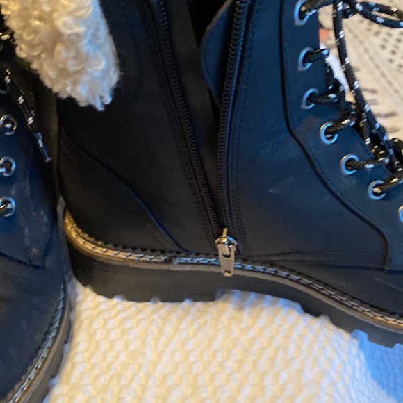 Universal Threads - Picture 5 of 6